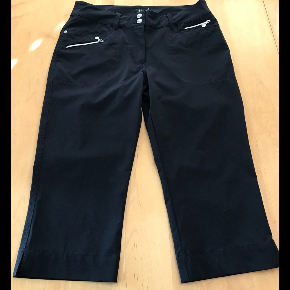 NEW DAILY SPORTS Sz8 Navy Capris